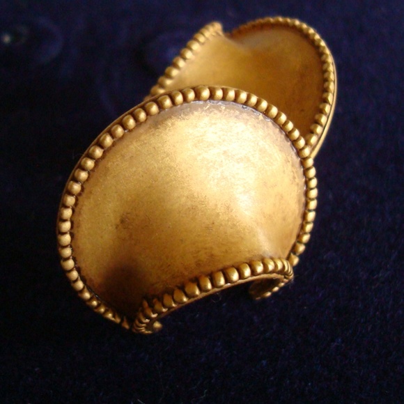 African crescent pierced gold earrings NWOT - Picture 5 of 7